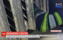 Игровая ловушка: на Днепропетровщине школьник увлекся игрой на компьютере и застрял в батарее (видео)