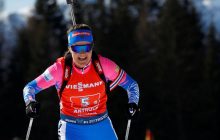 Российская биатлонистка упала и едва не вылетела с трассы, столкнувшись с украинкой (видео)