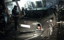 На Дніпропетровщині автівка влетіла у міні-маркет – двоє людей у важкому стані
