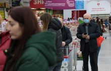 Бізнес просить дозволити працівникам торгівлі старше 60 років ходити на роботу