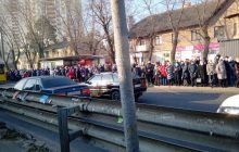 Черги до маршруток і пасажири без масок: як Київ "виживає" без метро (фото, відео)