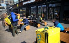 Збільшення кур’єрів та черги: в Україні через карантин зріс попит на онлайн-покупки (відео)