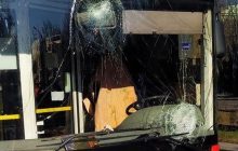 В Одессе из-за карантинных ограничений горожане повредили два троллейбуса и избили водителя