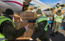 В Украину прибыл самолет с новой партией ПЦР-тестов и средствами защиты