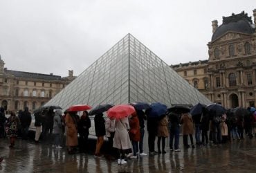 У Франції новий скандал із Лувром: цього разу через шахраїв