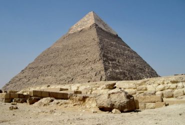 В Египте мужчина умер после падения с пирамиды