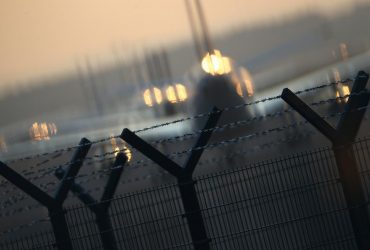 Шмыгаль пообещал украинцам доступ к дешевым авиаперелетам