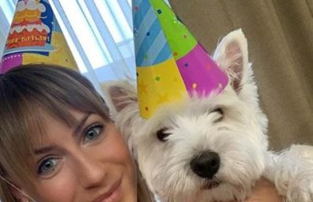 В оточенні дітей: Леся Нікітюк в ковпачку замилувала мережу новим знімком (фото)