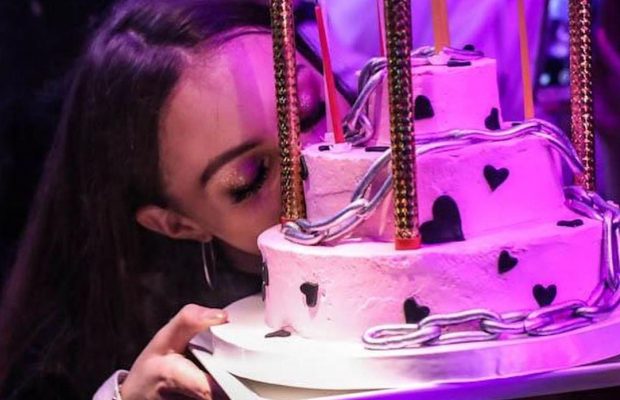 "Чому синці на ногах?": 15-річна донька Полякової "запалила" в короткій спідниці і гольфах (фото)