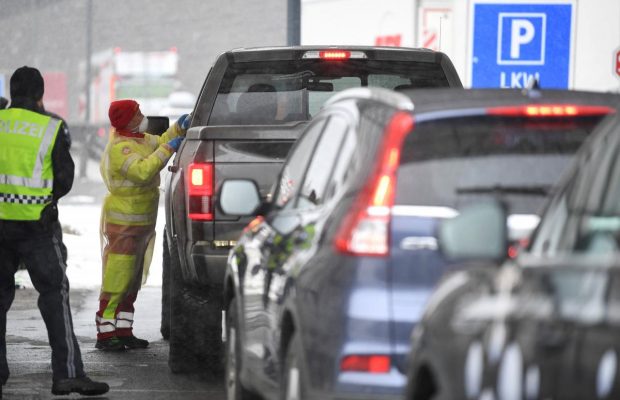 С медицинской справкой: Австрия вводит новые правила въезда в страну из-за коронавируса