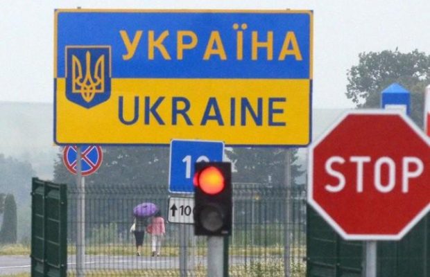 Стало відомо, які пункти пропуску закриє Словаччина через коронавірус