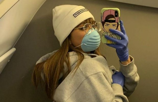 "Коронавірус не зупинить мене": зірка PornHub Райлі Рід підтримала новий селфі-тренд