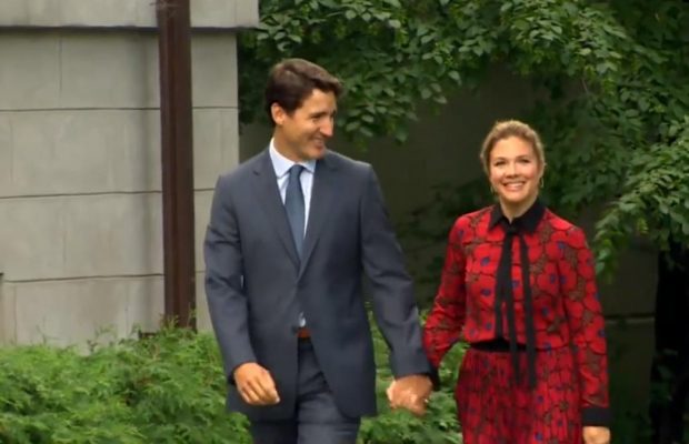 Зірки, політики та спортсмени: хто з відомих людей заразився коронавірусом (відео)