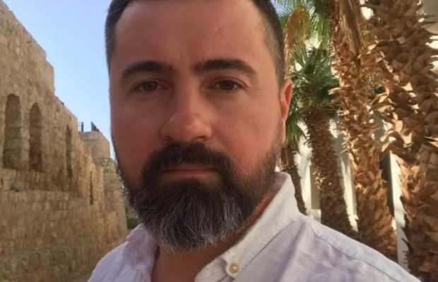 Українець з Єгипту Віталій Гребенюк: Українці залишаються в єгипетських готелях, не розуміючи, коли їх евакуюють. Кажуть, мовляв, "протягом тижня". Але конкретного дня немає