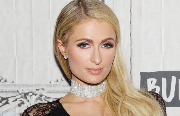 Оксамитова кішечка: секс-діва Періс Хілтон потрапила на обкладинку у відвертому вбранні (фото)