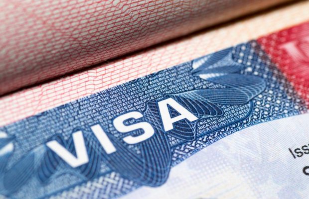 США через коронавірус припиняють видавати візи