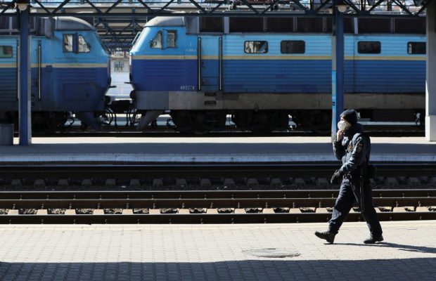 УЗ відкрила продаж квитків на поїзди західного напрямку (список)