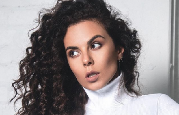 Каменських в облягаючому гольфі розповіла, чим займається під час карантину (фото)