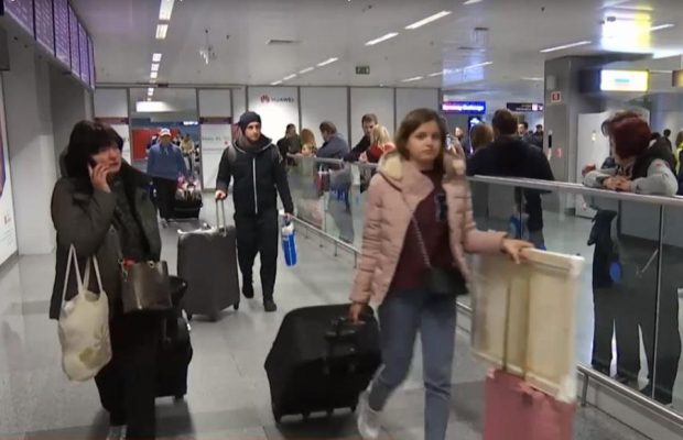 Застрявшие за границей: возвращения в Украину ожидают более 20 тысяч туристов (видео)