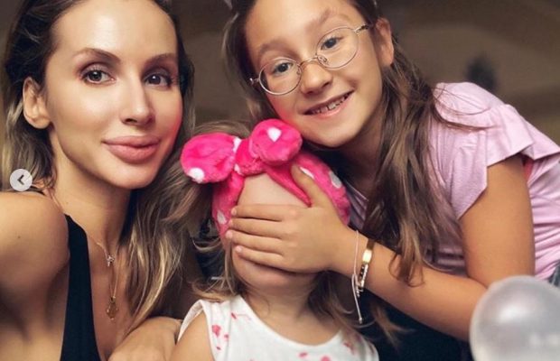 Лобода озадачила фанатов совместной фотографией с дочками