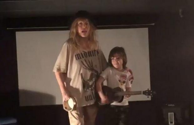 Алла Пугачева показалась без грима и в домашней одежде (фото, видео)