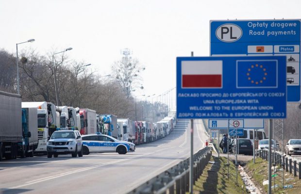 В Польщі почав діяти жорсткий карантин: як змінилися правила в'їзду для українців (відео)