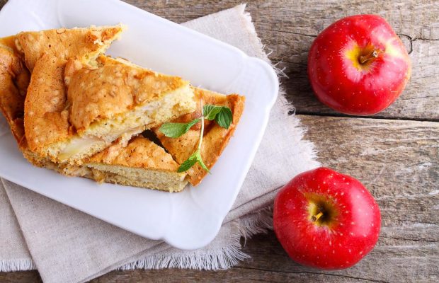 Шарлотка с яблоками - рецепты пирога со вкусом лета
