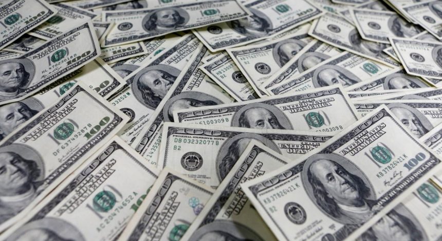Після вихідних в обмінниках почав дорожчати долар