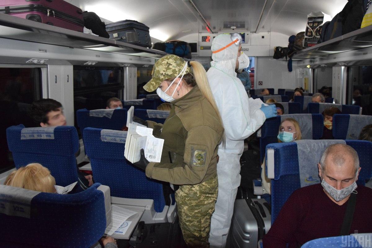 Пограничная служба орган ведет учет граждан, которые возвращаются из-за границы / фото УНИАН Пограничная служба орган ведет учет граждан, которые возвращаются из-за границы / фото УНИАН