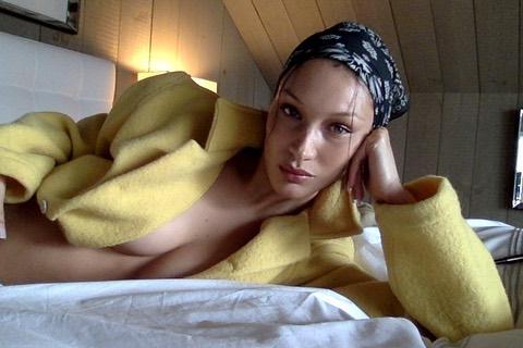 Белла Хадід засвітила груди на фото / фото instagram.com/bellahadid Белла Хадід засвітила груди на фото / фото instagram.com/bellahadid