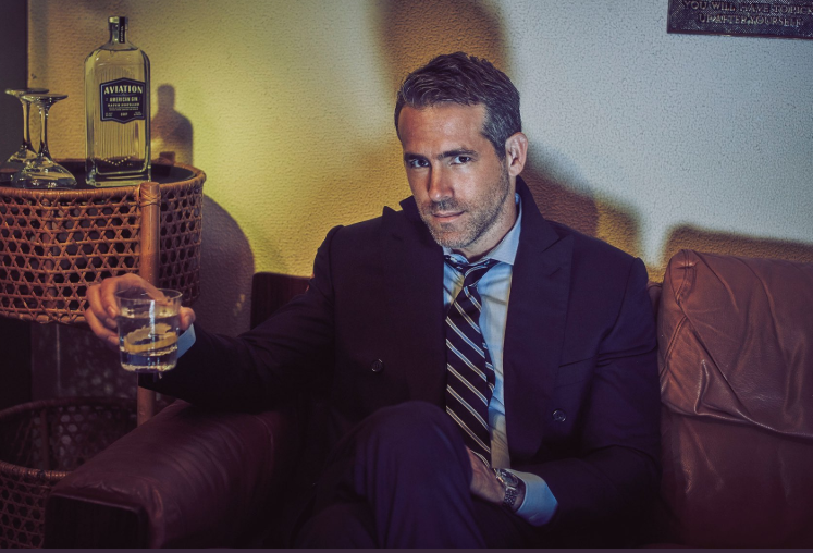 Райан Рейнольдс на карантині займається садівництвом і п'є / twitter.com/vancityreynolds Райан Рейнольдс на карантині займається садівництвом і п'є / twitter.com/vancityreynolds