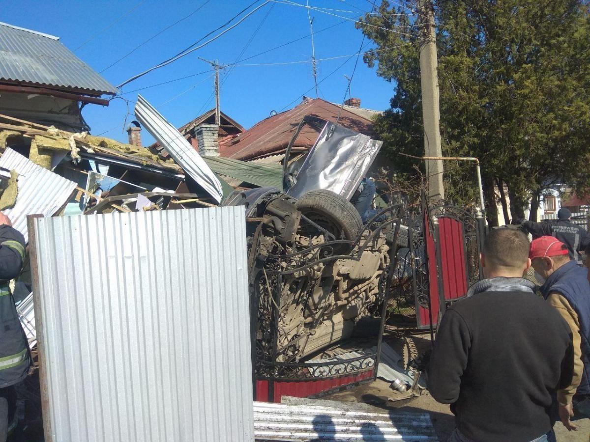Аваря у Чернівцях / патрульна поліція Чернівецької області Аваря у Чернівцях / патрульна поліція Чернівецької області