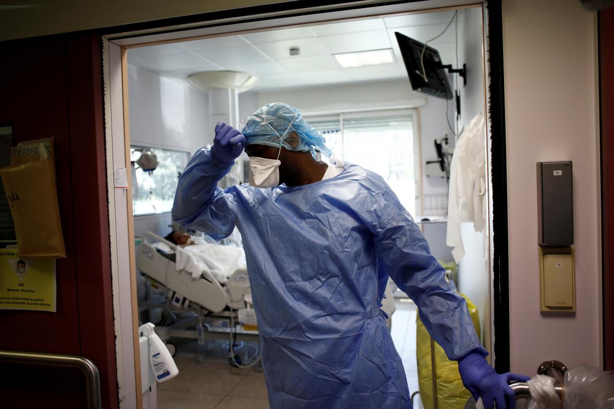 В мире растет количество больных коронавирусом \ фото REUTERS