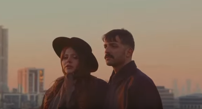 Популярна українська група KAZKA презентувала кліп на пісню "Baby i'm Ok" / скріншот Популярна українська група KAZKA презентувала кліп на пісню "Baby i'm Ok" / скріншот