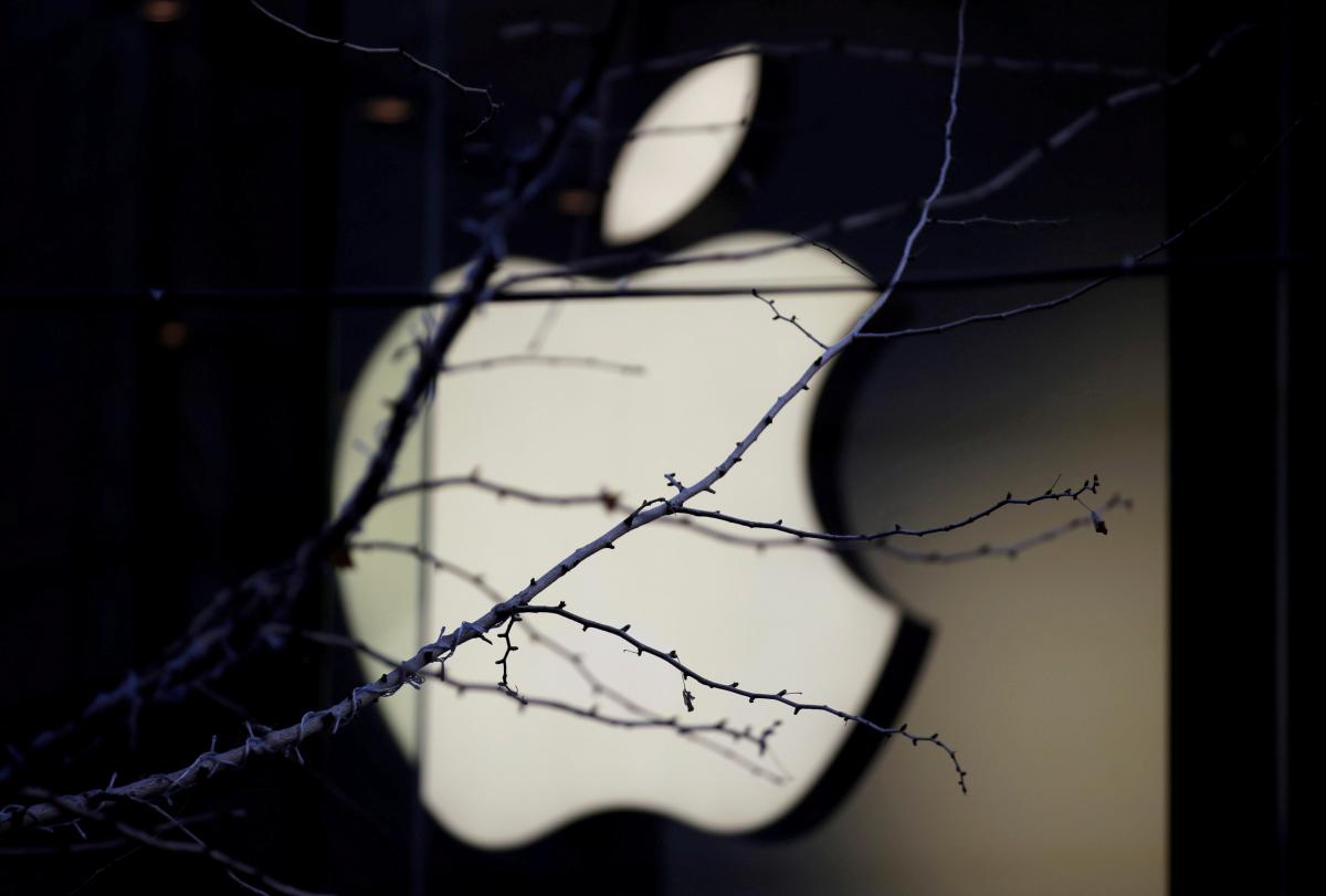 Apple попередила про уразливість в операційних системах iPhone і Mac / фото REUTERS Apple попередила про уразливість в операційних системах iPhone і Mac / фото REUTERS