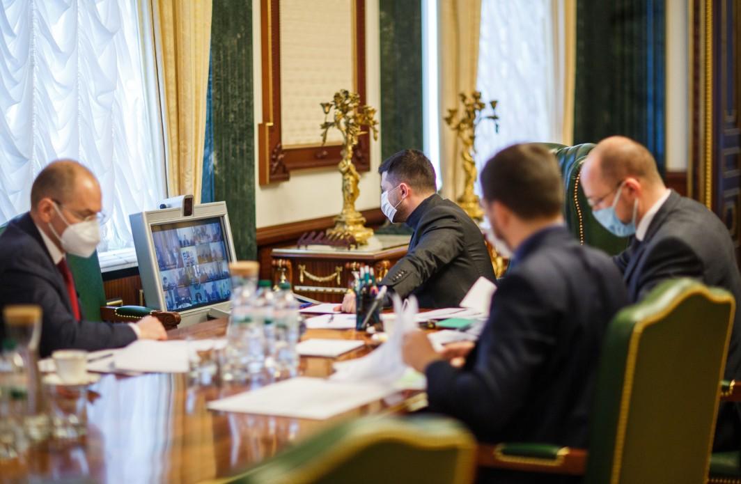 В Офісі Президента обговорювали введення надзвичайного стану / фото president.gov.ua В Офісі Президента обговорювали введення надзвичайного стану / фото president.gov.ua