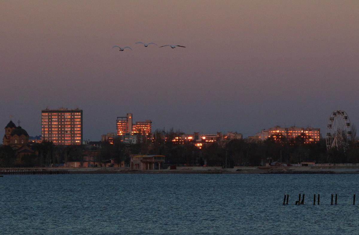 Переехать с материковой части Украины в Крым практически невозможно / фото REUTERS Переехать с материковой части Украины в Крым практически невозможно / фото REUTERS