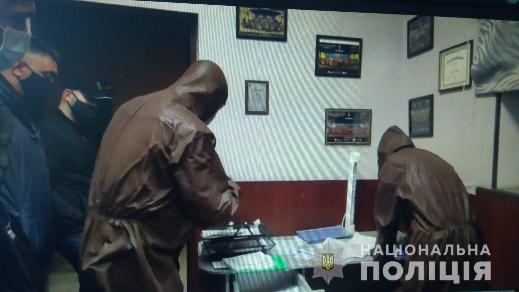 Полицейские провели санкционированный судом обыск в библейской школе / фото dp.npu.gov.ua