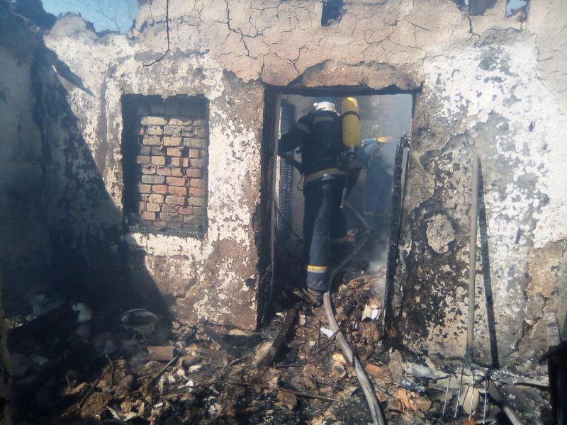 Пожежа забрала життя трьох дітей / фото ДСНС Пожежа забрала життя трьох дітей / фото ДСНС