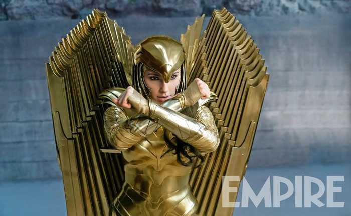 На снимке главная героиня предстала в золотом костюме \ Empire На снимке главная героиня предстала в золотом костюме \ Empire
