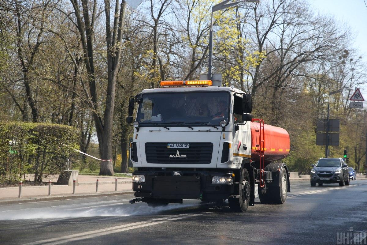 Вулиці Києва будуть мити активніше / фото УНІАН Вулиці Києва будуть мити активніше / фото УНІАН