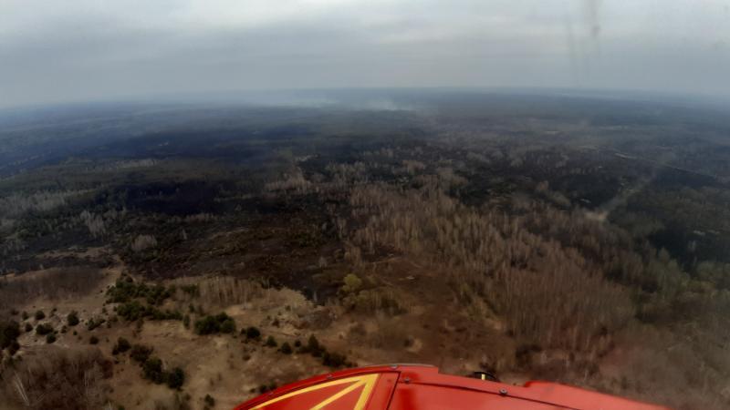 Пожар в Чернобыле до конца не потушен / фото dsns.gov.ua Пожар в Чернобыле до конца не потушен / фото dsns.gov.ua