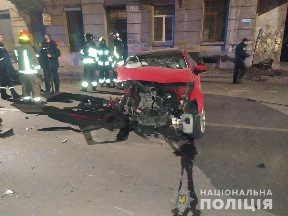Водій під час ДТП не травмувався / фото НПУ Водій під час ДТП не травмувався / фото НПУ