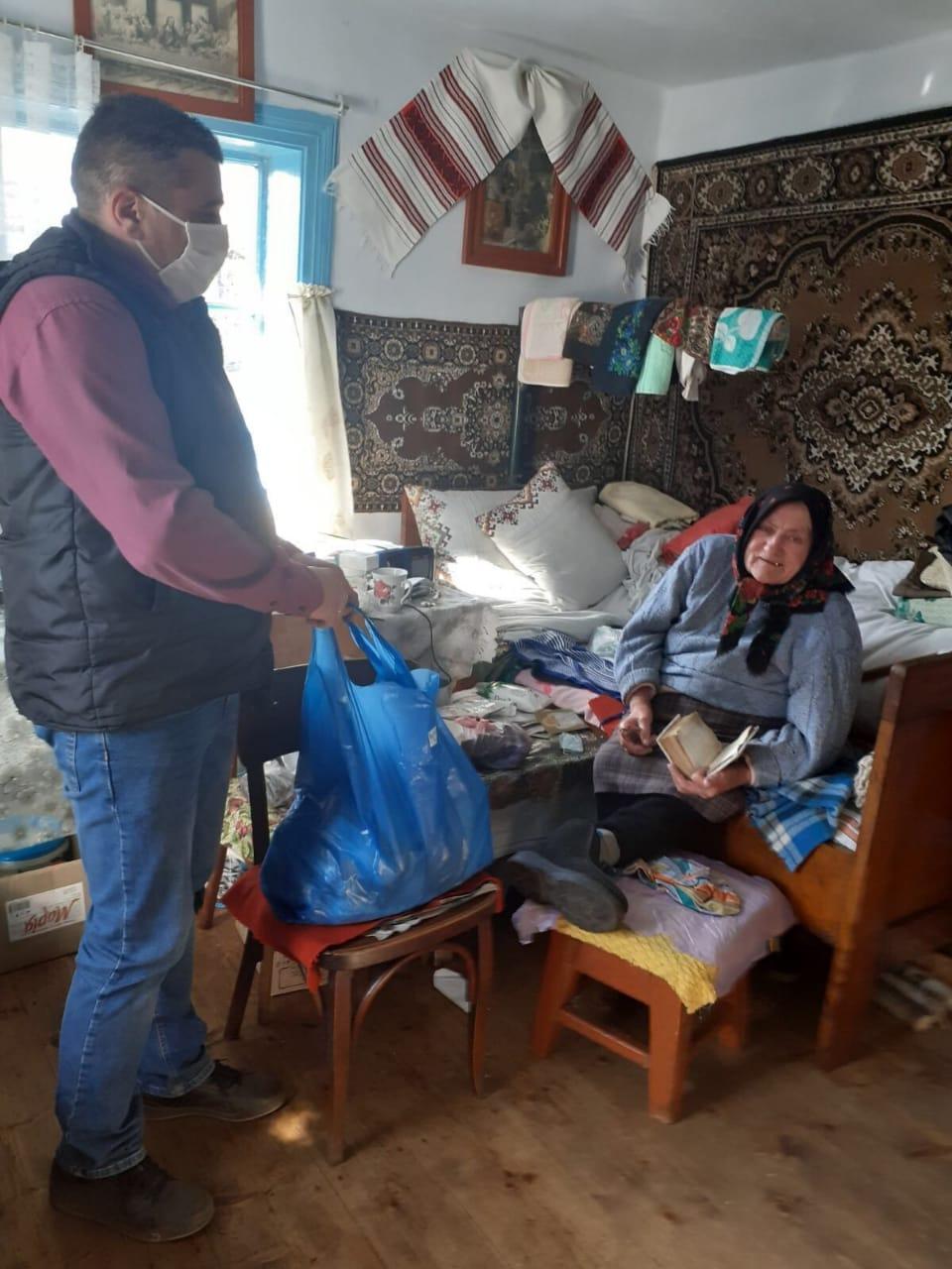 Oleg Bakhmatyuk's company on Easter hands food packages to low-income households, elderly residents in three regions' rural areas Oleg Bakhmatyuk's company on Easter hands food packages to low-income households, elderly residents in three regions' rural areas