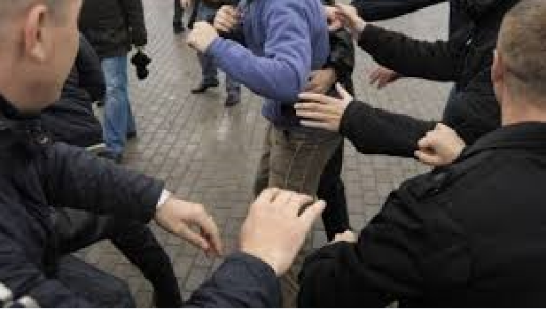 Аби припинити бійку, правоохоронцям довелося стріляти / don.gp.gov.ua Аби припинити бійку, правоохоронцям довелося стріляти / don.gp.gov.ua