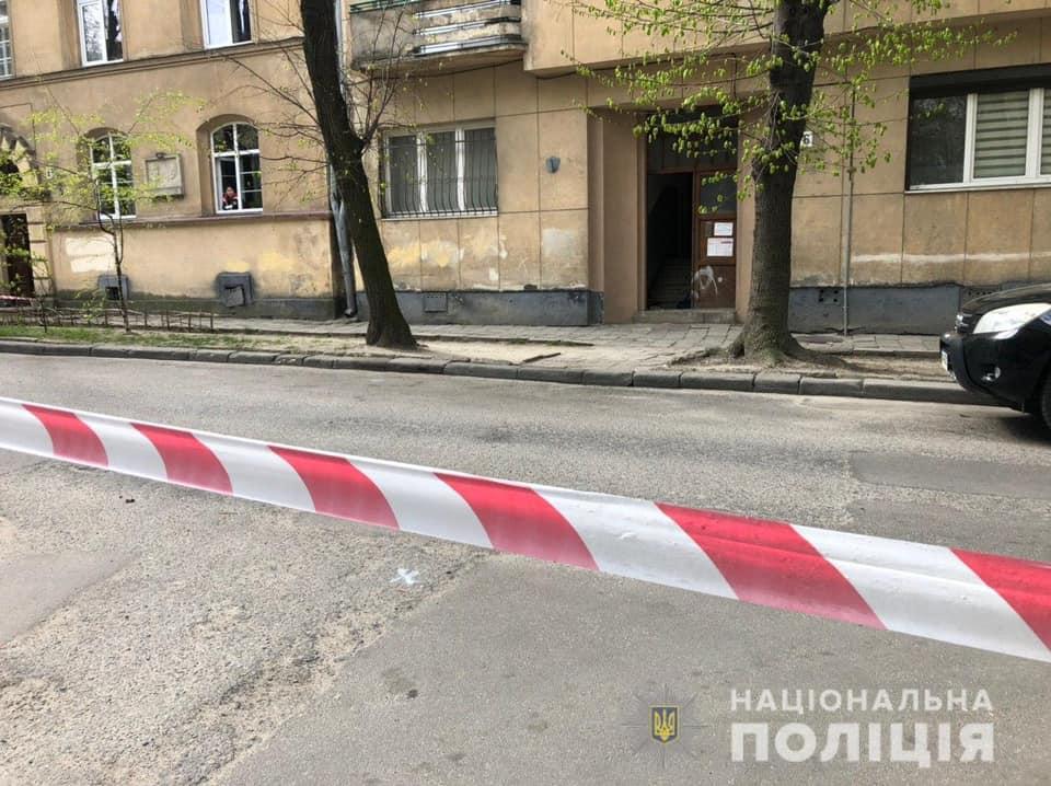 У Львові застрелили чоловіка / фото facebook.com/DKRpolice У Львові застрелили чоловіка / фото facebook.com/DKRpolice