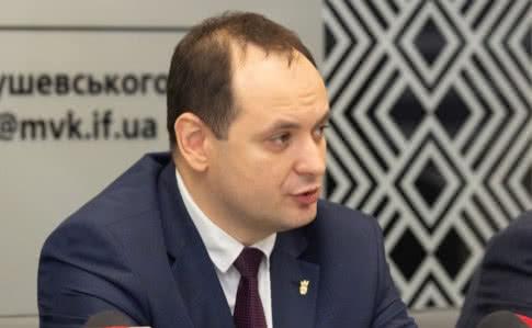 Руслан Марцінків доручив вивезти з міста у Закарпатську область людей ромської національності / фото УП Руслан Марцінків доручив вивезти з міста у Закарпатську область людей ромської національності / фото УП