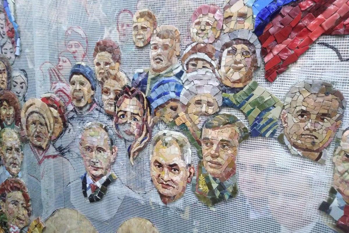 На мозаїці храму буде також зображено директор ФСБ Олександр Бортніков / фото: "МБХ медіа" На мозаїці храму буде також зображено директор ФСБ Олександр Бортніков / фото: "МБХ медіа"