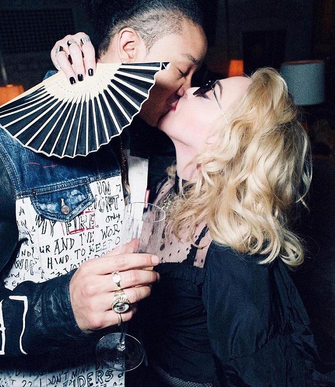 Співачка зазначила, що її коханому виповнилося 27 років \ instagram.com/madonna/ Співачка зазначила, що її коханому виповнилося 27 років \ instagram.com/madonna/