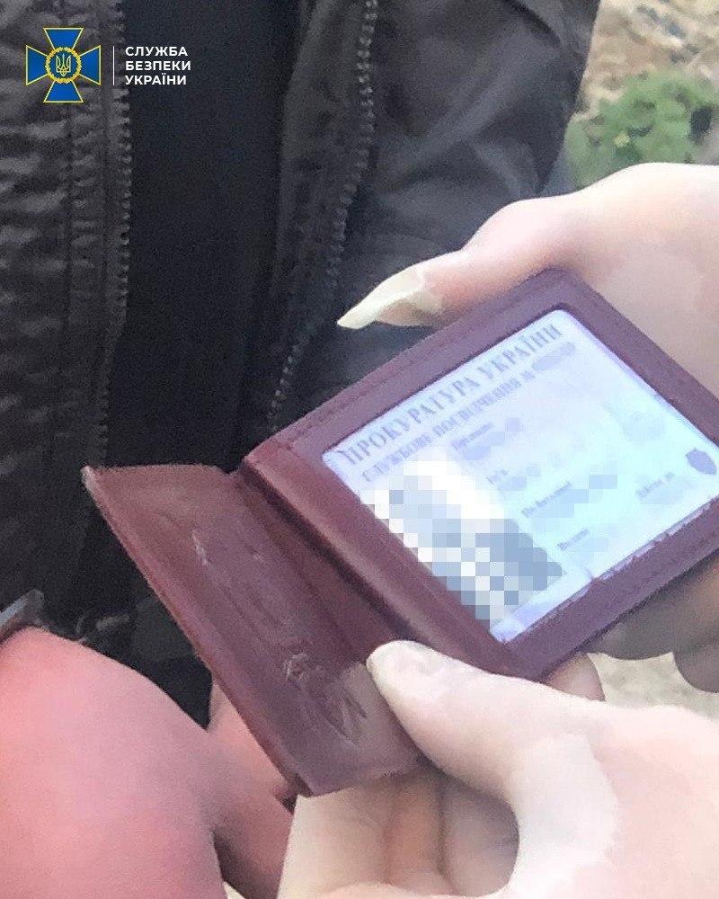Во время обысков по месту работы и в жилище прокурора сотрудники СБУ обнаружили вещественные доказательства / фото СБУ Во время обысков по месту работы и в жилище прокурора сотрудники СБУ обнаружили вещественные доказательства / фото СБУ